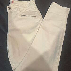 Cabi Curvy skinny white jeans. Size 8